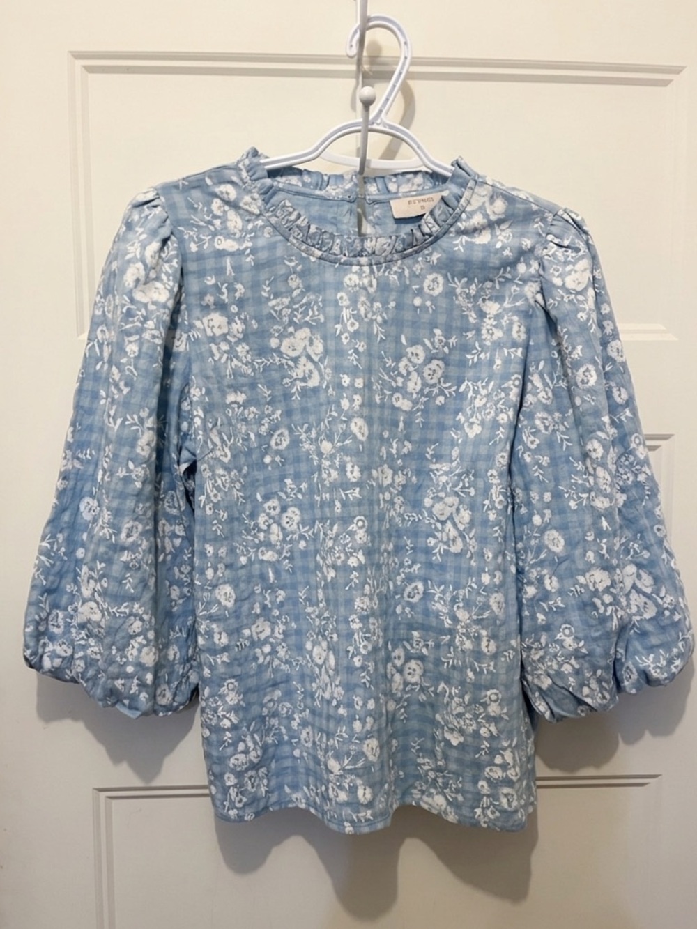 Light Blue Floral Puff-Sleeve Blouse with Crew Neck - Picture 2 of 4